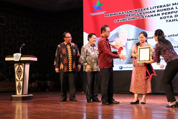 Ny. Sagung Antari Jaya Negara Dikukuhkan Sebagai Bunda Literasi Kepala Perpusnas RI Apresiasi Budaya Literasi Kota Denpasar