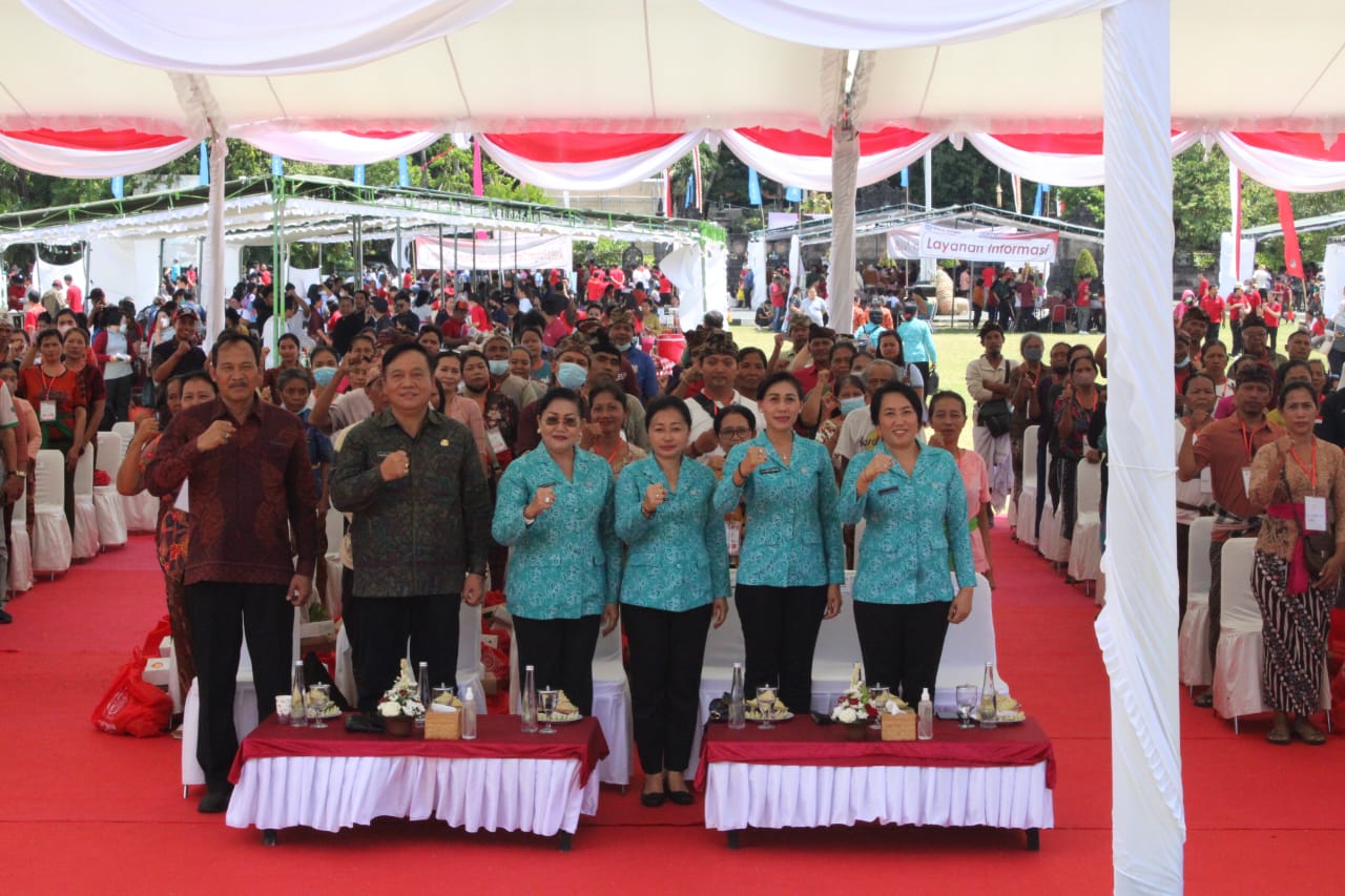 Ketua TP PKK Denpasar Ny. Sagung Antari Jaya Negara Hadiri Pasar Rakyat Tim Penggerak Provinsi Bali