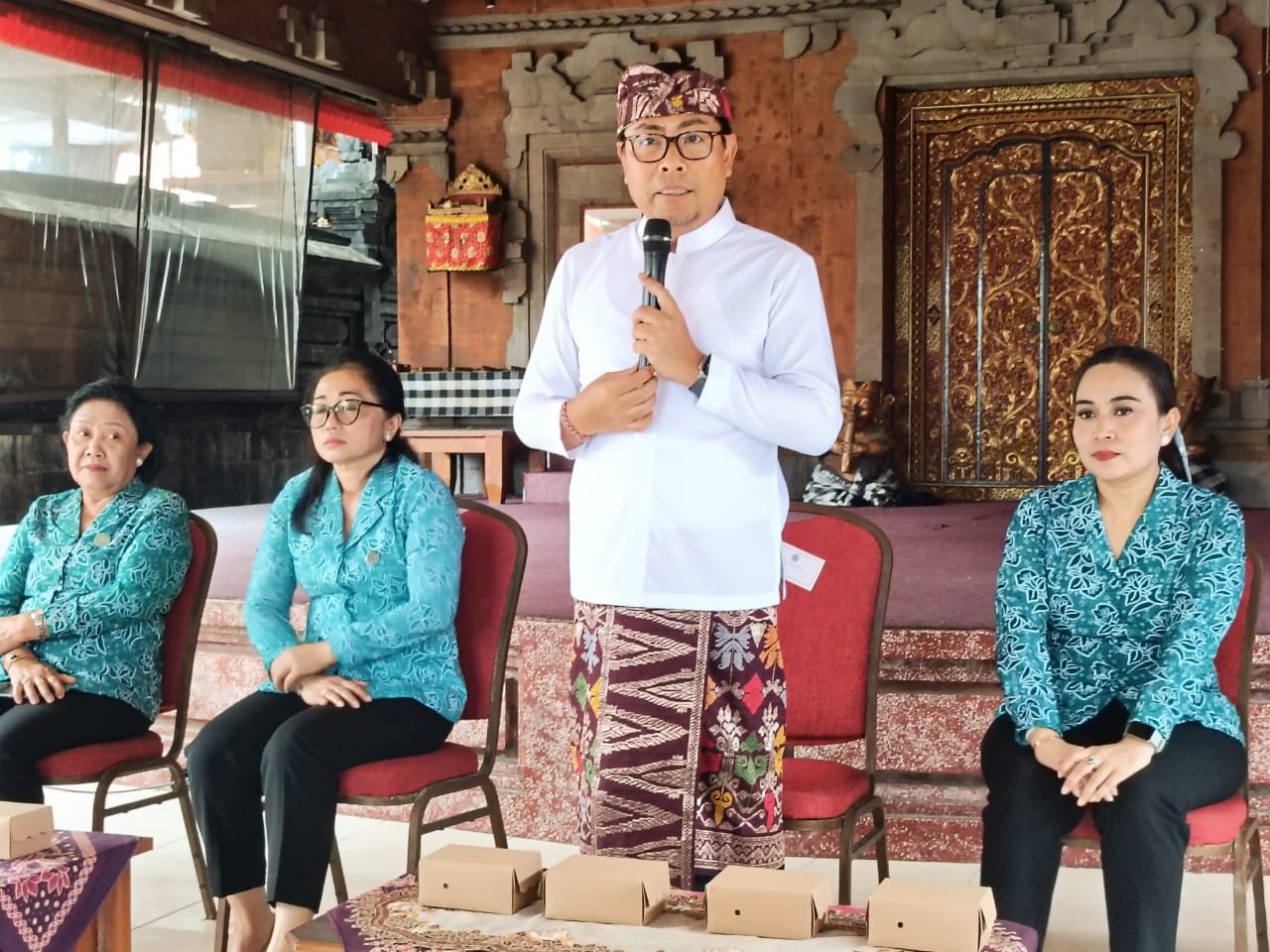 TP PKK Kota Denpasar Bagikan Ratusan PMT Bagi Ibu Hamil dan Balita di Densel