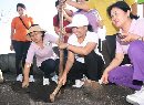 PKK DENPASAR "CLEAN UP BEACH" DAN TANAM POHON