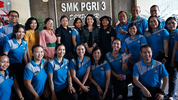 Tingkatkan Partisipasi Masyarakat Peduli Lingkungan, Ny. IA. Selly Mantra Launching Lingkungan Hijau di Kawasan Banjar Bengkel