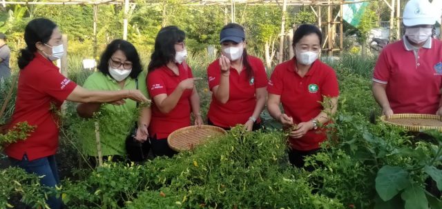 Datangi TPST Kesiman Kertalangu, Ketua TP PKK Kota Denpasar Edukasi Pengelolaan Sampah Berbasis Sumber