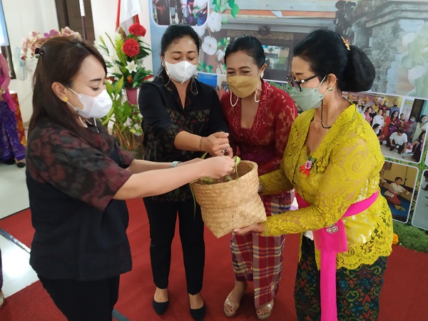 HUT PWS Denpasar Ny. Antari Jaya Negara Ajak Lansia Tetap Produktif dan Disiplin Prokes