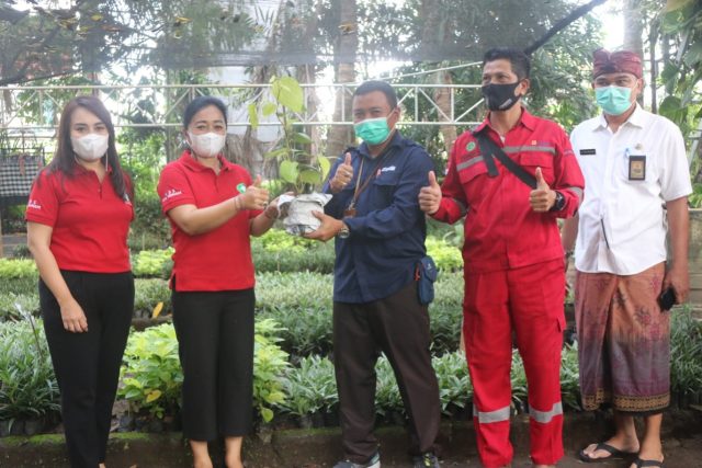 Tim Penggerak PKK Kota Denpasar Terima Tanaman Obat dari PPIDS Unud dan PT Indonesia Power
