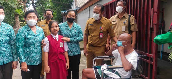 Peringati Hari Kartini Ny. Sagung Antari Jaya Negara Serahkan Bantuan PMT dan Sembako Kepada 99 Orang Balita, Ibu Hamil, Lansia dan Penyandang Disabilitas