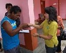 BANTU PENYANDANG CACAT, KETUA K3S SERAHKAN MODAL KERJA