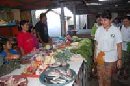 NY IA. SELLY MANTRA KUNJUNGI PASAR TENTEN RENON