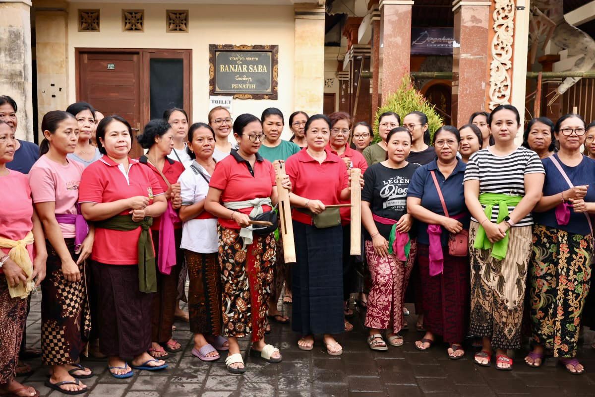 Implementasi 10 Program Pokok PKK dan 6 SPM Posyandu Berbasis Kearifan Lokal