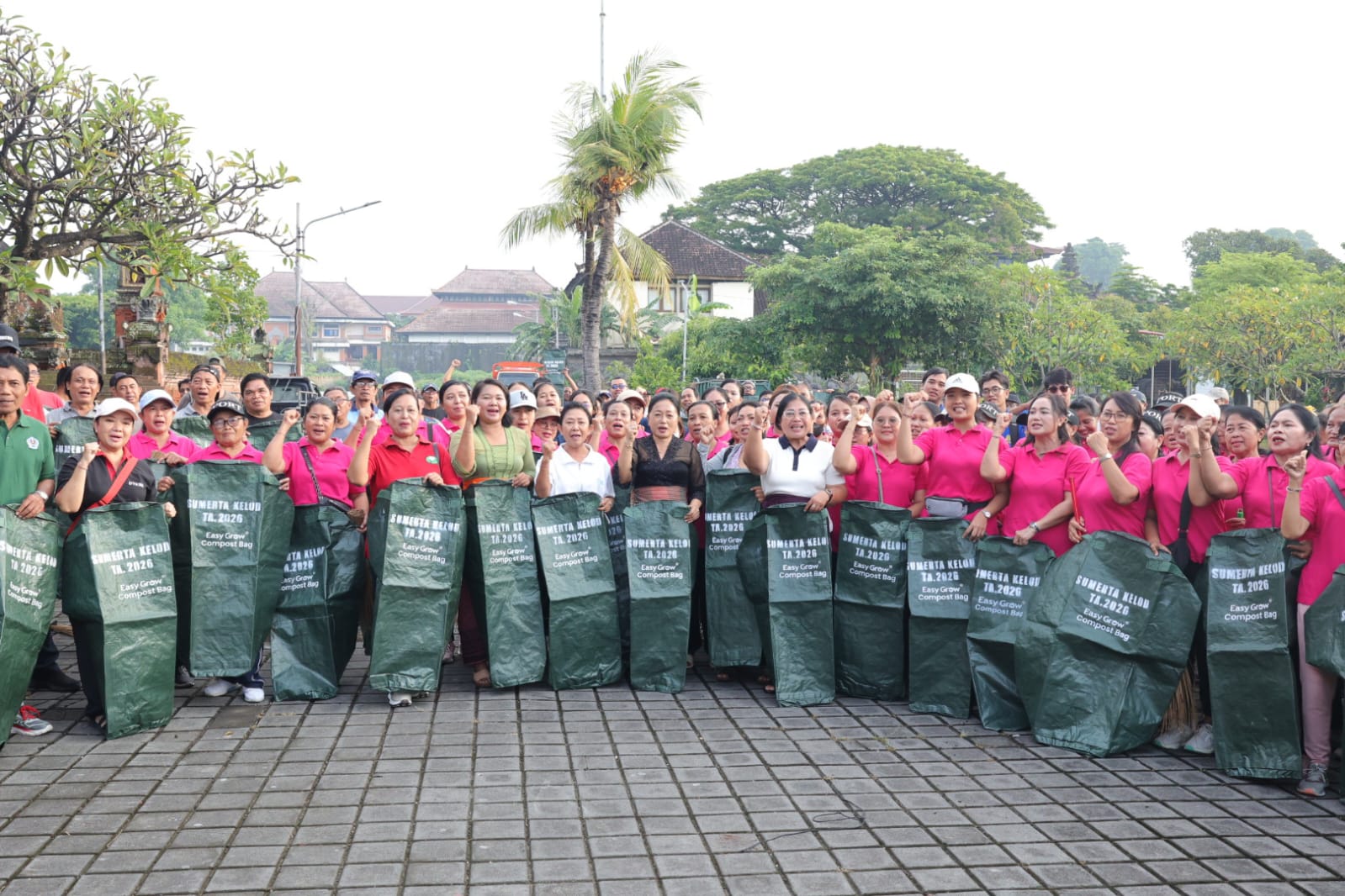 TP PKK Kota Denpasar Sosialisasikan Pengelolaan Sampah Berbasis Sumber di Banjar-Banjar Juga Bagikan Ratusan Compost Bag Gratis Bagi Warga