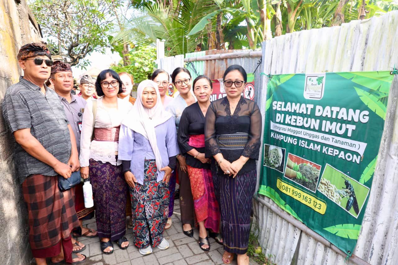 Ketua TP PKK Denpasar, Sagung Antari Kunjungi Kebun Imut, Olah Sampah Organik Basah Berbasis Maggot