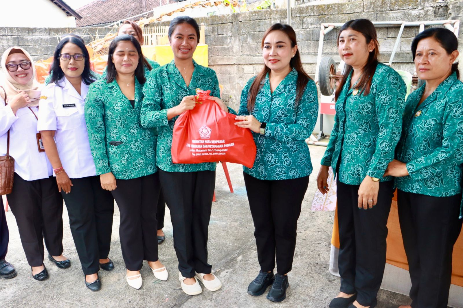 Ny. Ayu Kristi Arya Wibawa Tutup Posyandu Paripurna dan Posyandu 6 SPM di Kecamatan Denpasar Utara