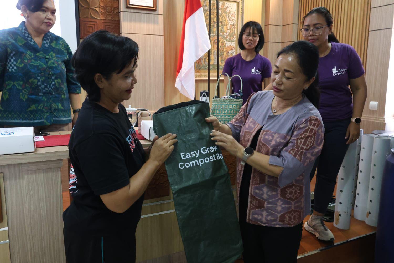 248 Kader TP PKK dan Posyandu Kecamatan Denbar Ikuti Penguatan Literasi Tentang Pengolahan Sampah Berbasis Sumber