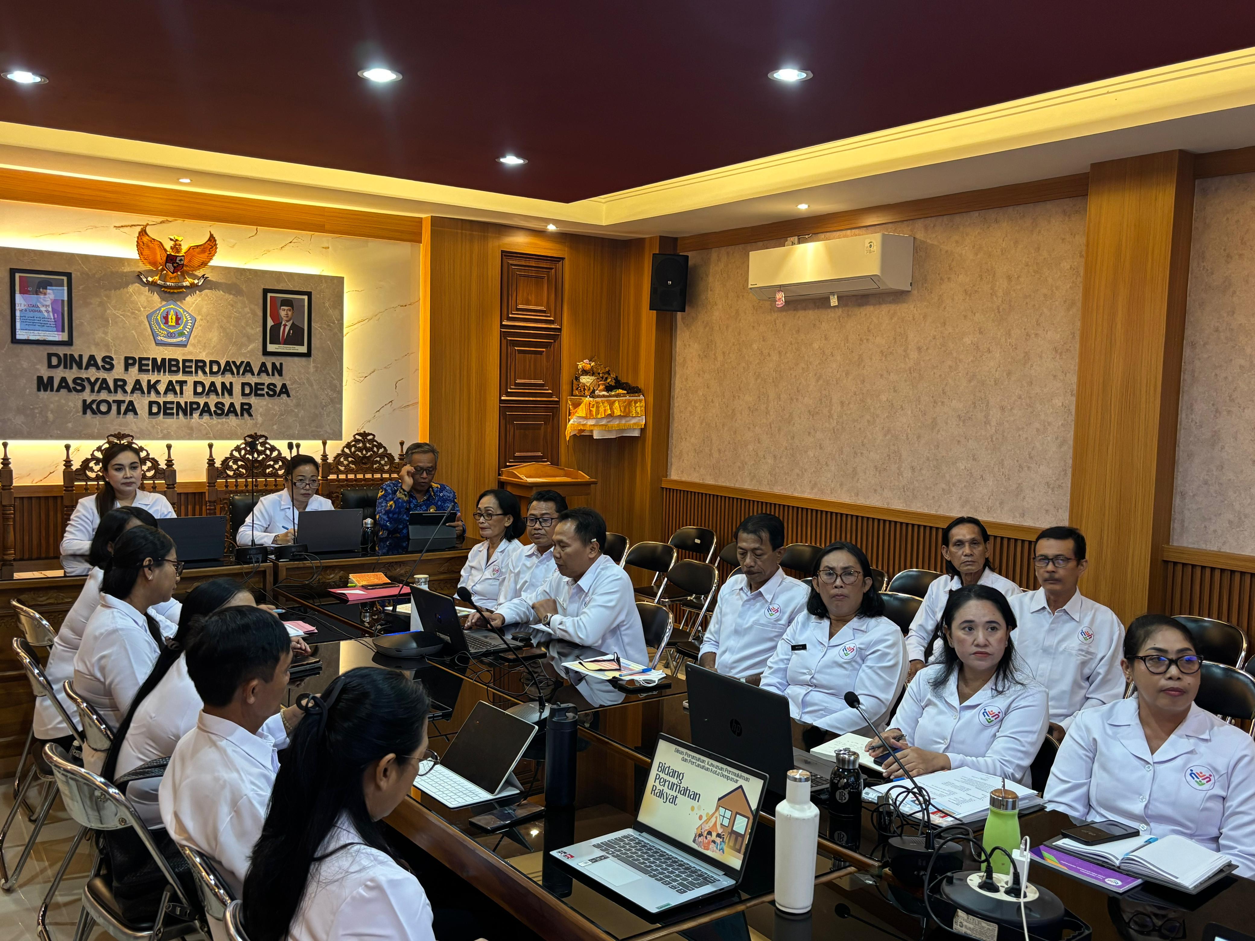 Ketua TP. Posyandu Ny. Sagung Antari Pimpin Rapat Penguatan Kelembagaan dan Kader Posyandu di Kota Denpasar