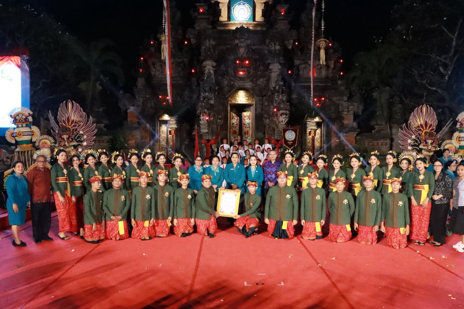 Dari Puncak Peringatan HKG PKK ke-54 Tingkat Provinsi Bali Tahun 2026 TP PKK Denpasar Raih Juara I Lomba Paduan Suara
